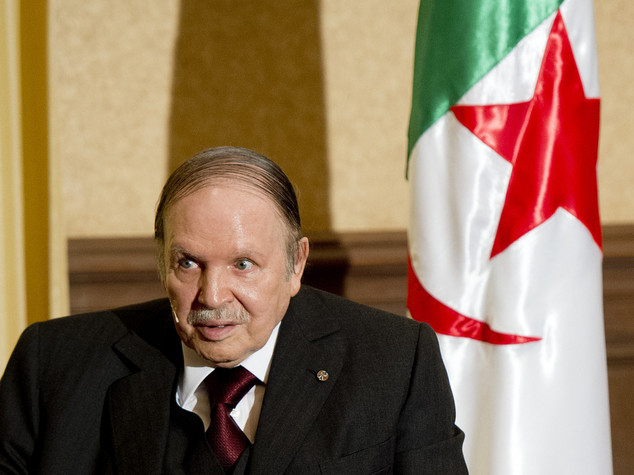 Algeria: Bouteflika riappare in pubblico per giorno Indipendenza
