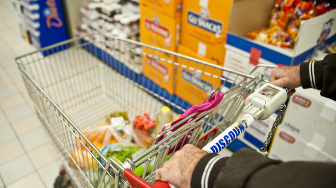 Sei famiglie su 10 al discount per risparmiare