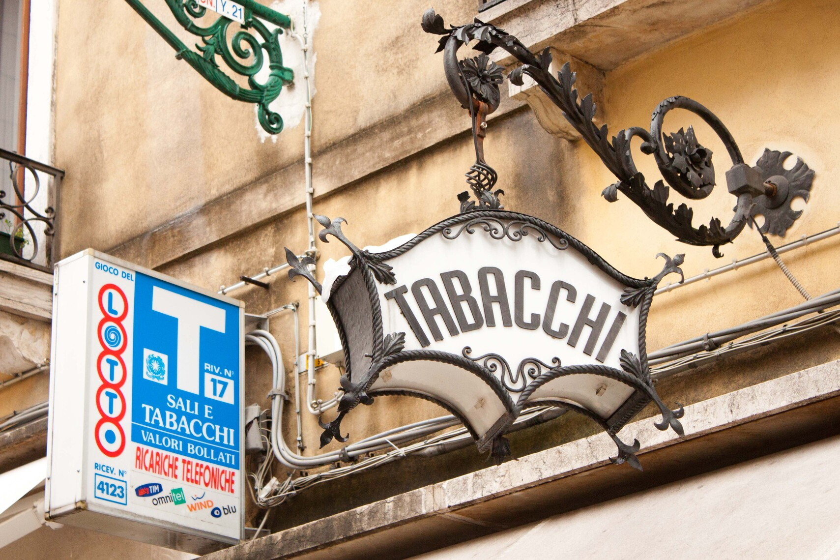 Da oggi sigarette più care e nuove regole per i Giochi