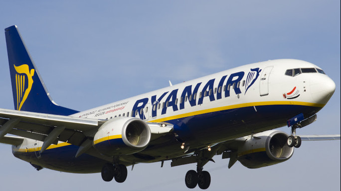 Rappresaglia Ryanair per aumento tasse, chiuse Alghero e Pescara