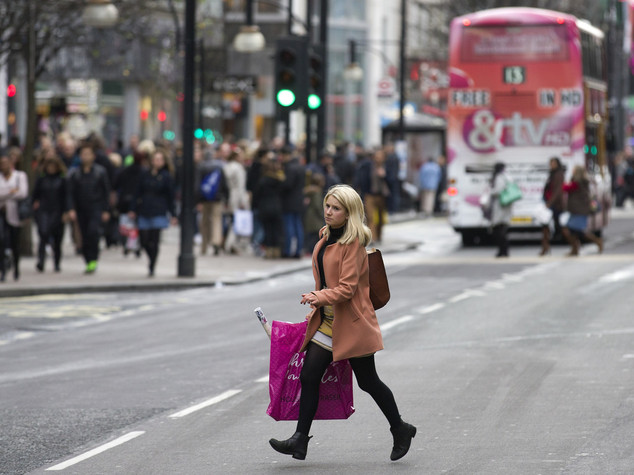 Londra cancella dalle strade le strisce bianche separa corsie
