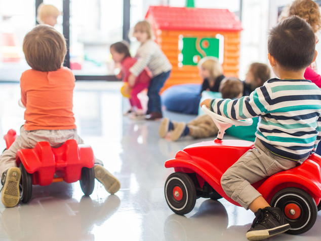 Schiaffi e insulti ai bimbi del nido, arrestata educatrice a Pisa - VIDEO
