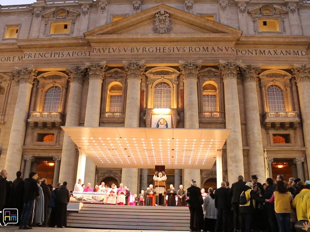 Via da S.Pietro teche con Padre Pio e Leopoldo Mandic