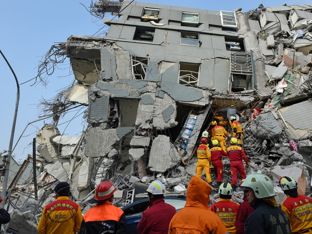 Taiwan, tre estratti vivi a 48 ore dal sisma - Foto - Video