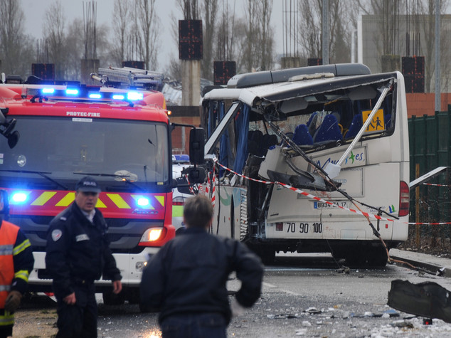 Scontro tra minibus e camion in Francia, muoiono 6 adolescenti