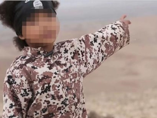 Orrore Isis, Jihadi Junior a 4 anni fa saltare in aria spie