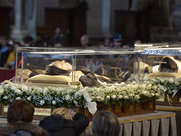 San Pio a Foggia, cinquemila persone sfidano la pioggia
