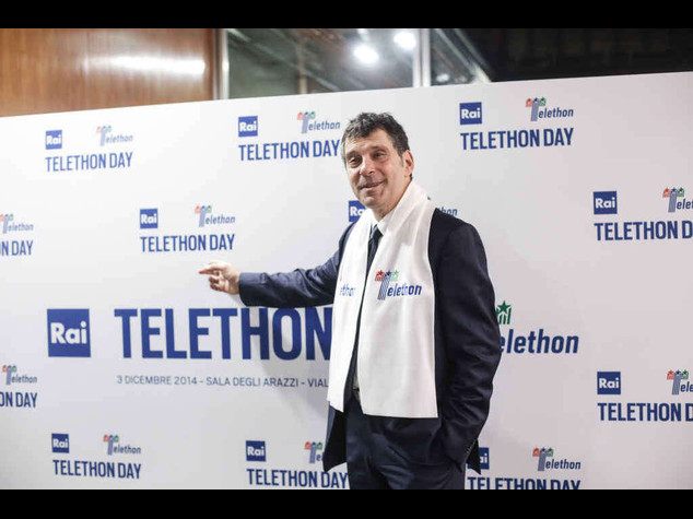 Telethon: animalisti "picchettano" studi Rai, scontri e 3 arresti