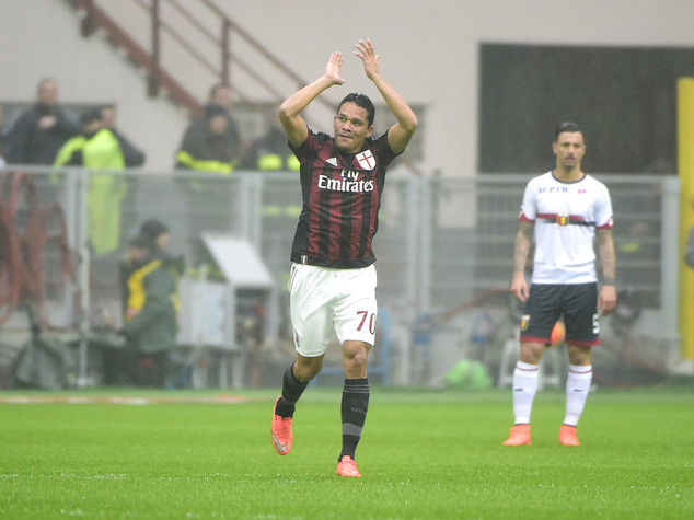 Milan inguaia il Genoa, zona retrocessione affollata