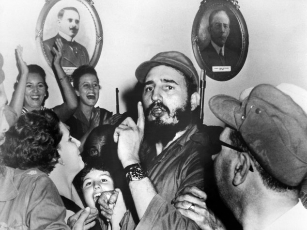 Accadde oggi: dalla nascita di Troisi all'addio al potere di Fidel