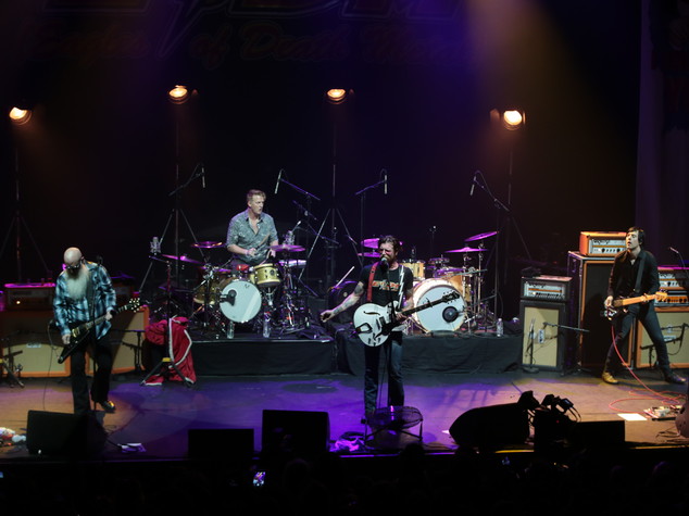 Eagles cantano a Parigi 3 mesi dopo Bataclan, "il rock cura" - Foto