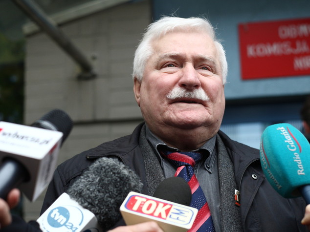 Lech Walesa "collaborava con polizia comunista"
