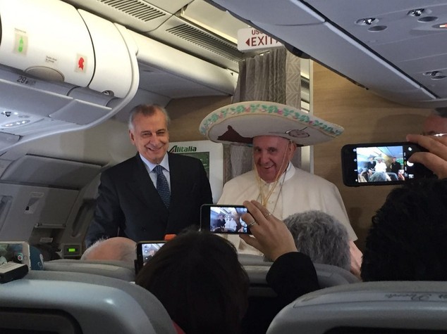 Papa, Trump vuole muro Usa-Messico? Non e' cristiano
