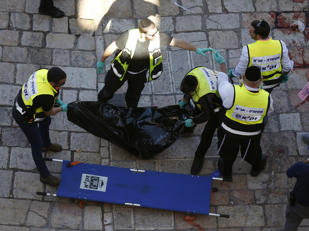 M.O.: palestinese pugnala 2 israeliani e viene ucciso