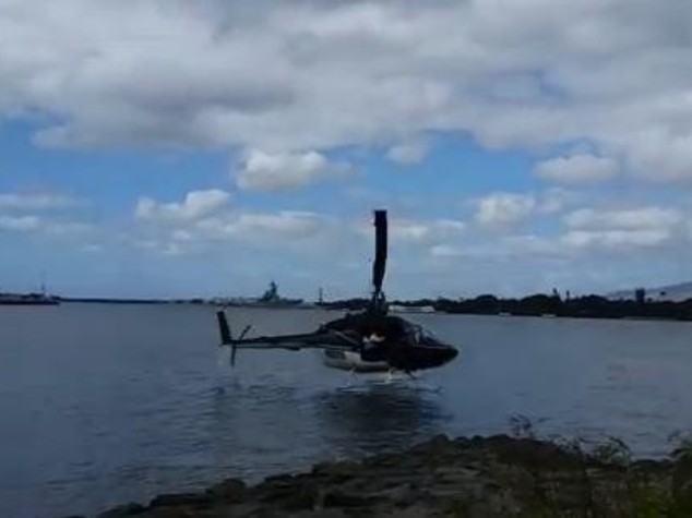 Elicottero filmato mentre cade a Pearl Harbor - VIDEO