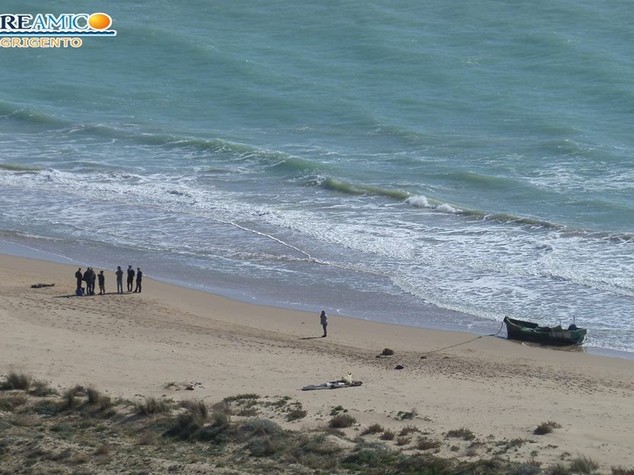 Tragico sbarco in Sicilia. Ogni giorno due bimbi morti nel Mediterraneo