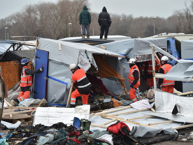 Riprende lo sgombero nella "giungla" di Calais
