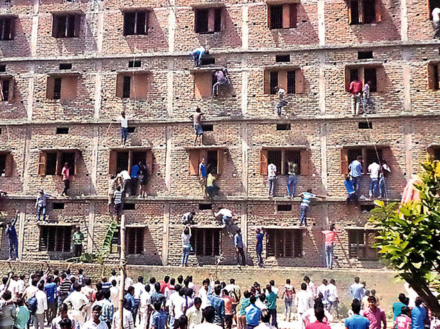 India: basta copiare, in Bihar candidati al concorso in mutande
