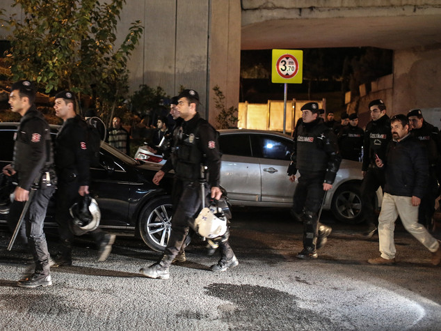 Attacco a sede polizia a Istanbul, 2 donne barricate