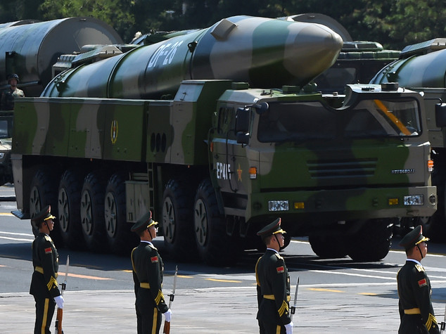 Cina, crescono le spese militari, ma meno che nel 2015