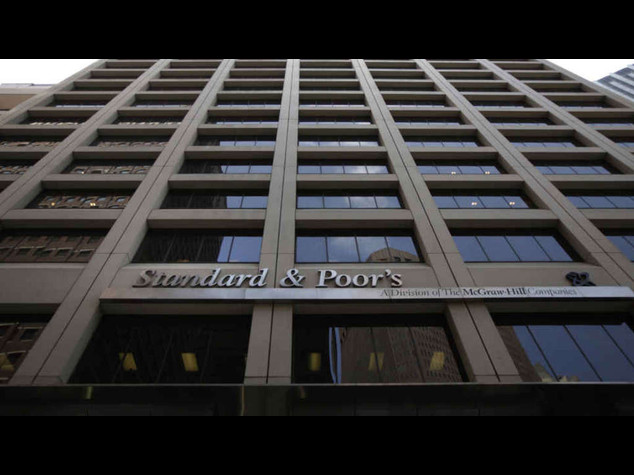 Doccia fredda per l'Italia, S&P: taglia rating Italia a 'BBB-'