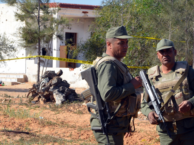 Tunisia, assalto jihadista vicino frontiera con Libia, 21 morti