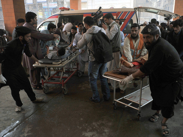 Kamikaze talebano contro i cristiani in Pakistan, 65 morti