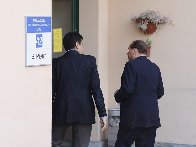 Berlusconi: Sacra Famiglia, "suonava il piano e ci sapeva fare"