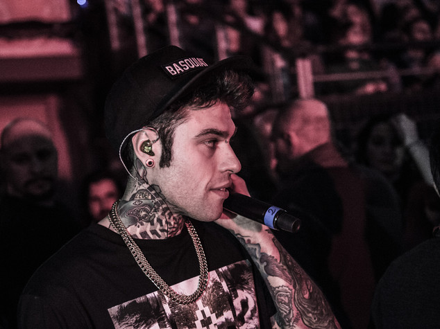 Fedez picchiato dal vicino, l'ira di J-Ax per l'esultanza sul web