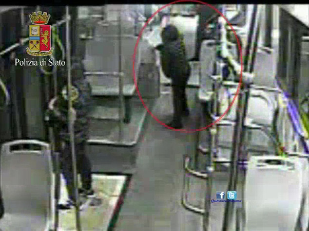 "Baby gang" di vandali su bus a Roma, il piu' piccolo ha 10 anni - VIDEO