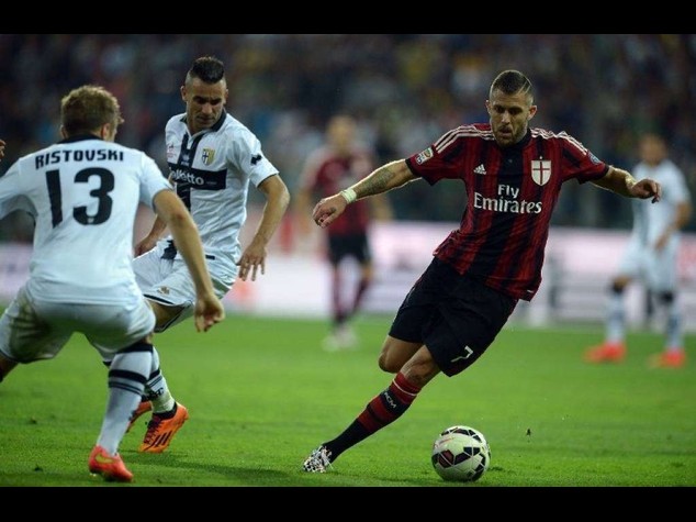 Milan vince 5-4 a Parma ed e' in testa con Roma e Juve