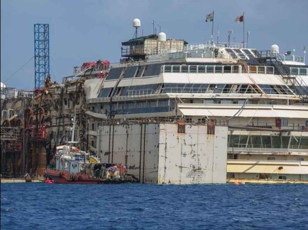 Shipwrecked Costa Concordia floats again