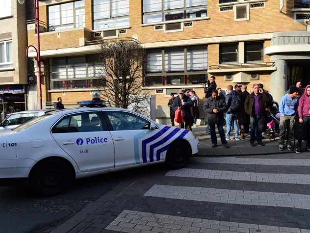 Sparatoria Bruxelles, rilasciati i fermati. Caccia ai due fuggiaschi