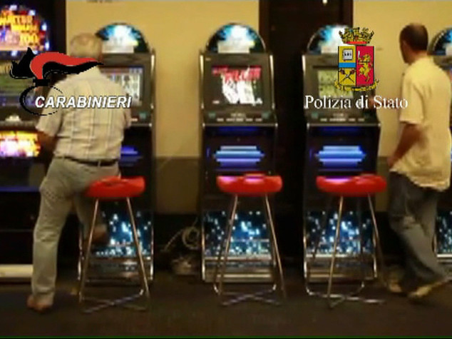 Camorra su slot machine, 5 arresti - VIDEO