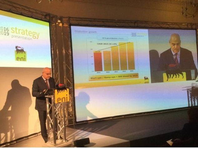 Eni: produzione in crescita 3%, Descalzi "avviato nuovo ciclo"