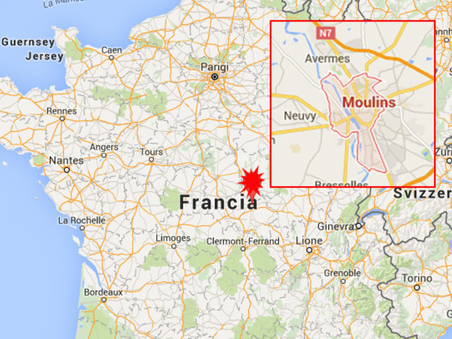 Scontro tra minibus e camion un Francia, 12 morti