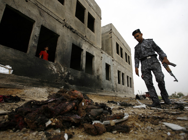 Strage al mercato di Baghdad, autobomba fa 64 morti