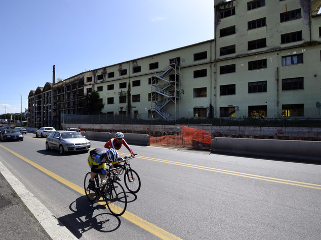 Investe tre ciclisti, denunciata per omicidio stradale