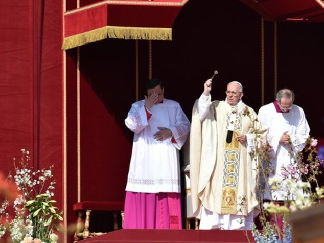 Papa: vicino a vittime del terrorismo "non abbiate paura"