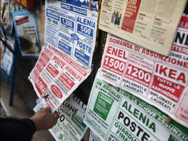 Italy's youth unemployment falls to 43 percent