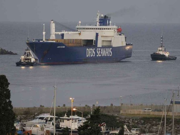 Syrian chemical arms stop in Italy on way to disposal