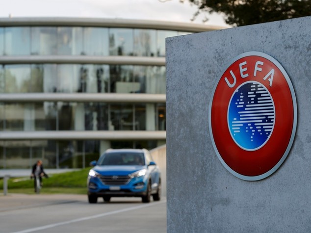 Uefa, una poltrona per due: Ceferin sfida van Praag