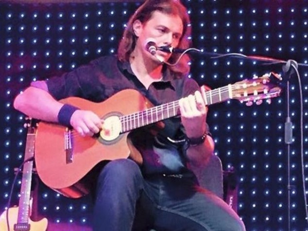 Venti anni di Grignani, l'artista festeggia con un unplugged