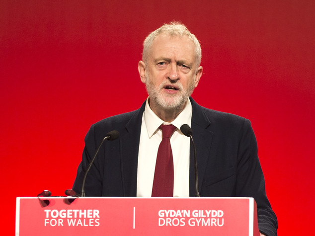 Corbyn rieletto alla guida del Labour