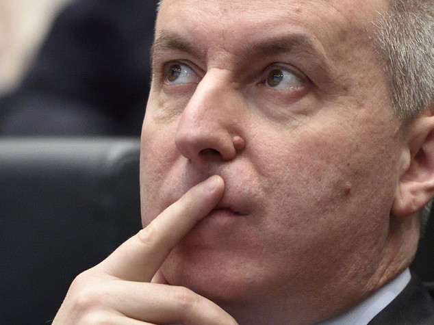 Guerini (Pd), "sconfitta che brucia". Salvini, "Renzi traballa". Grillo, "triplete!"