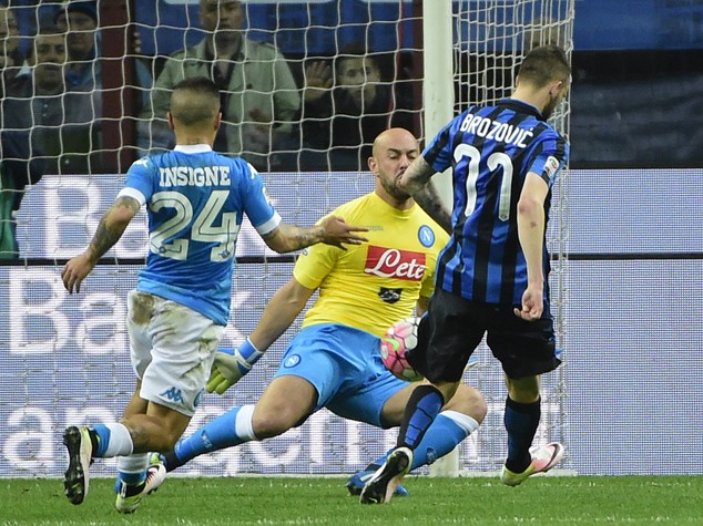 Inter batte 2-0 Napoli e consegna scudetto alla Juve