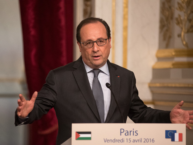 Governo francese "implora" i sindacati, stop scioperi