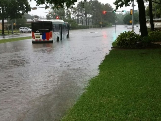 Usa: allagamenti Houston da incubo, uffici chiusi;voli cancellati