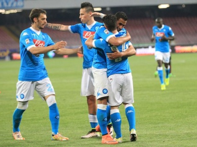 Gabbiadini-mertens show, Napoli travolge Bologna 6-0