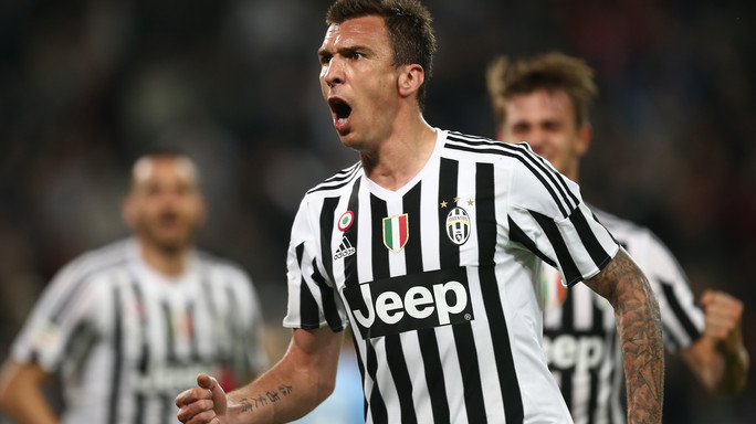 La Juve vola di nuovo a +9, doppio Totti e la Roma risorge